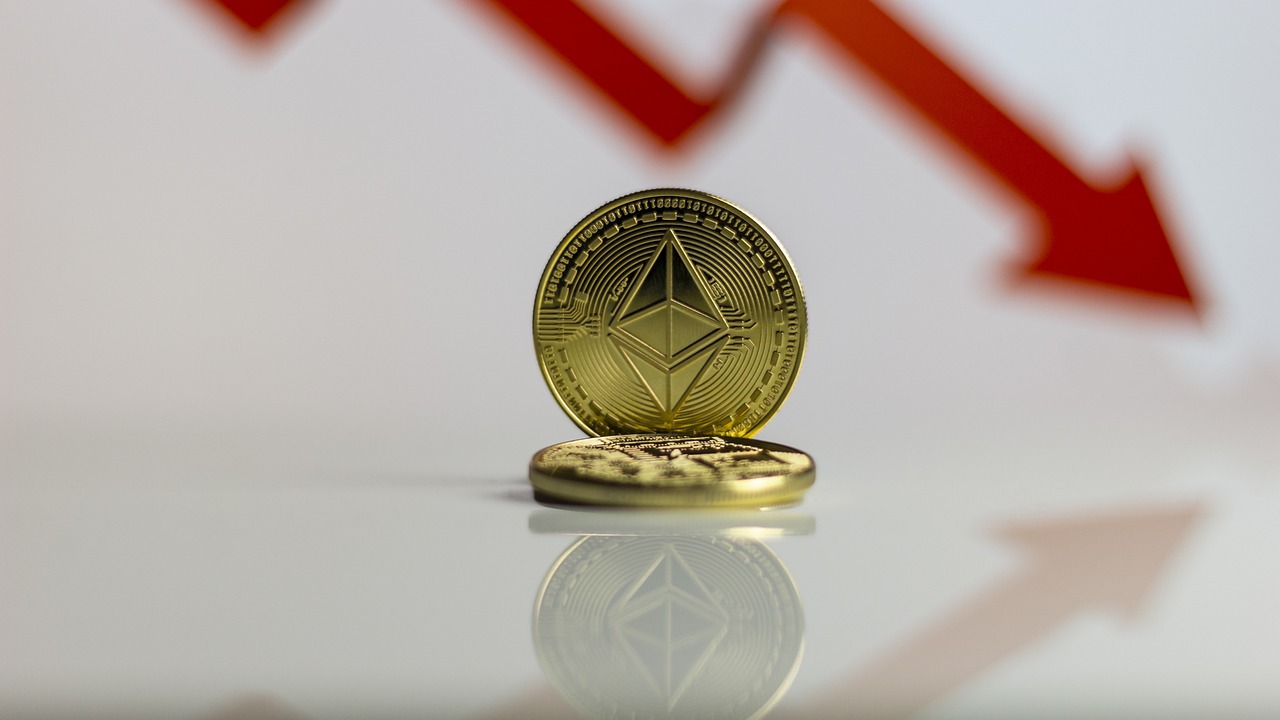 Controversiële analist keert terug met bearish voorspelling voor Ethereum