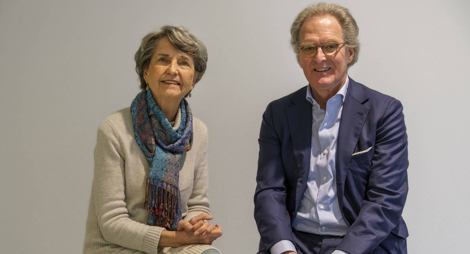 Ayollar kokrak porno Stajyorlar bilan jinsiy aloqa soxta