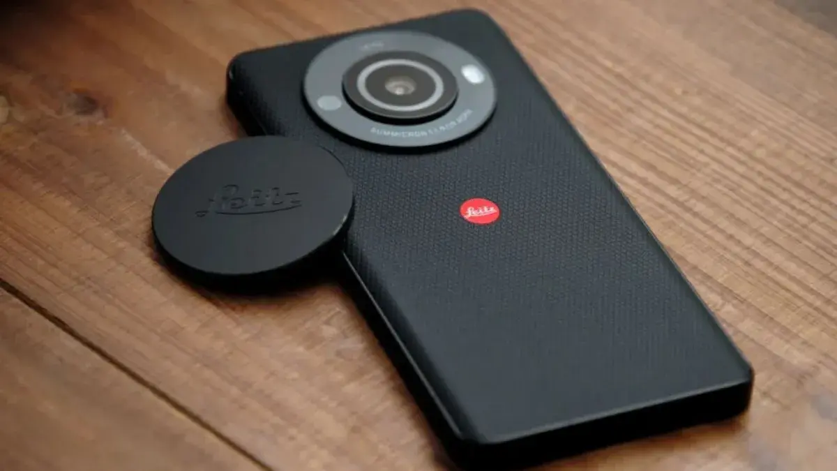 [F96] Leitz phone 3 LP-03 スマートフォン 超美品 Leitz Phone 3」、「Leica」テイストの写真を楽しむ一台 - ケータイ Watch