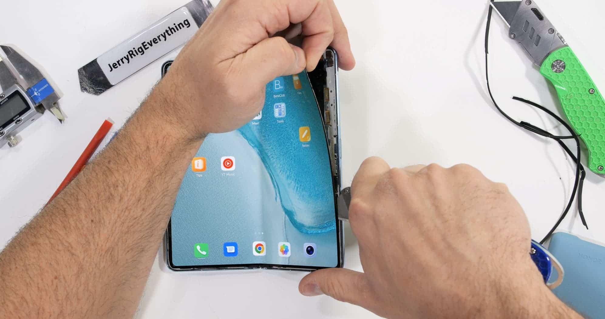 Honor Magic Vs: Watch it get destroyed by JerryRigEverything!