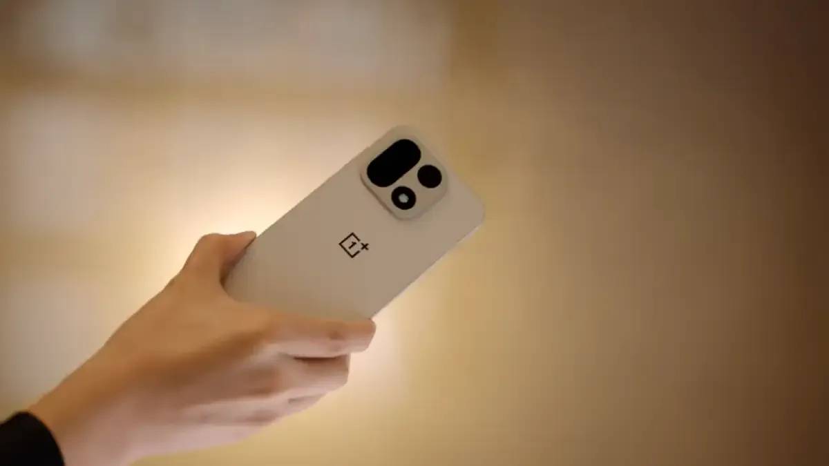 OnePlus 15 Launches with Snapdragon 8 Elite Gen 5, 165Hz Display