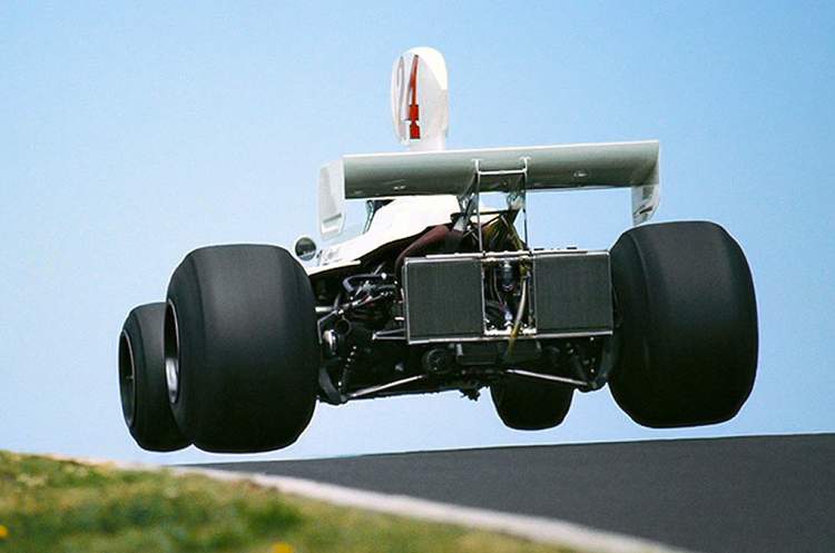 GRANDPRIX247 | James Hunt's iconic Hesketh 308 to be auctioned in