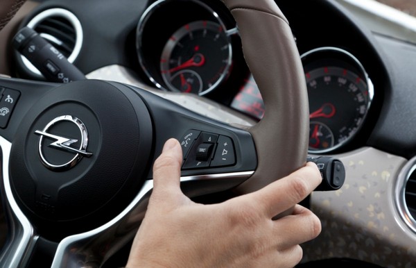 opel adam intellilink 130619 002