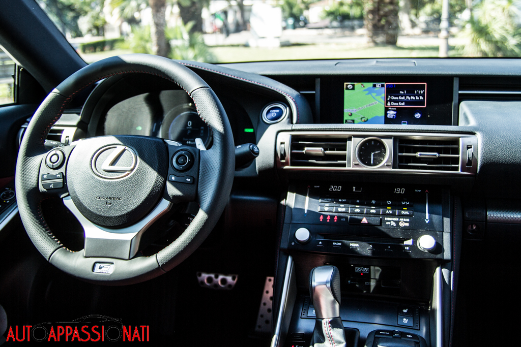 Lexus IS300h F-Sport - Interni