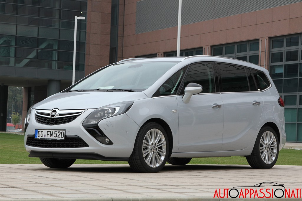 Opel Zafira Tourer 02