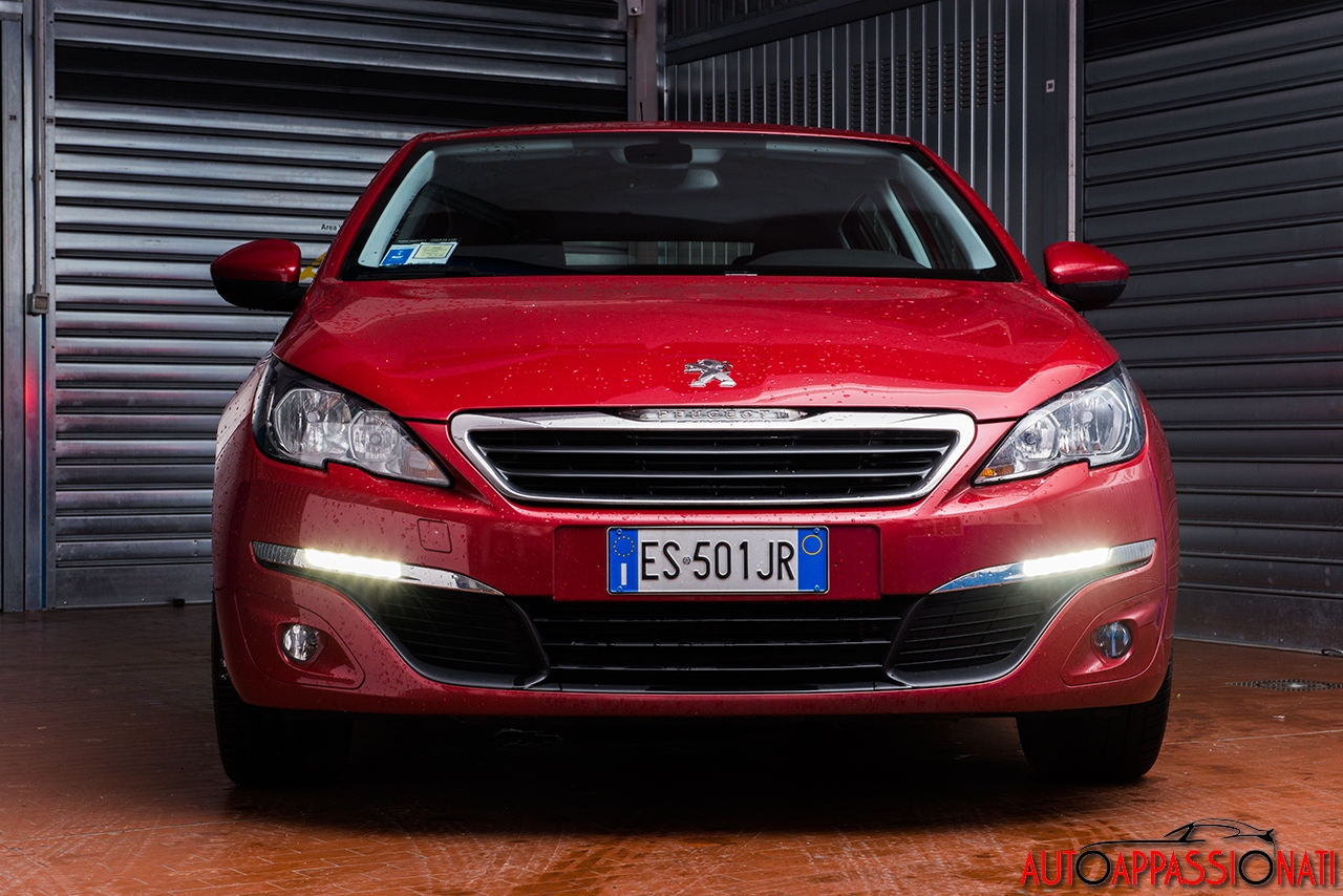 Nuova Peugeot 308 rossa