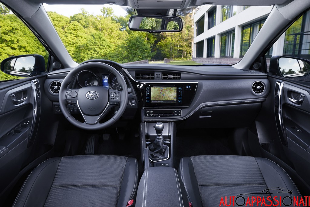 new Toyota Auris mY15 interni