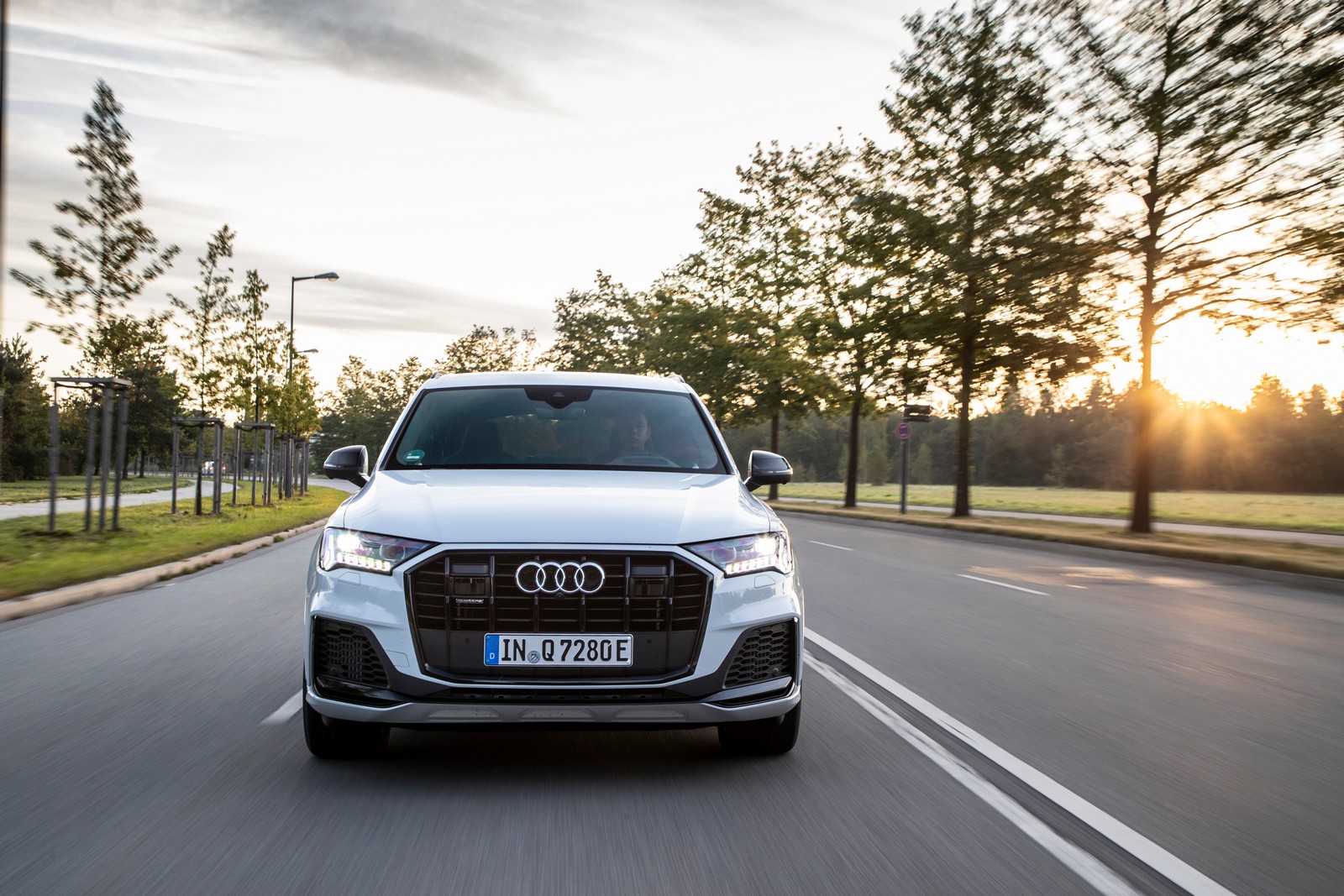 Audi Q7 TFSi-e anteriore