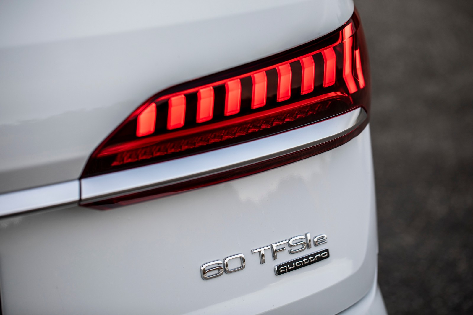 Audi Q7 TFSi-e faro posteriore