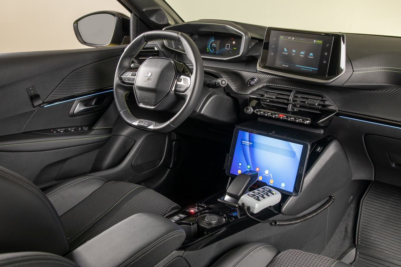 peugeot e-208 guardia di finanza