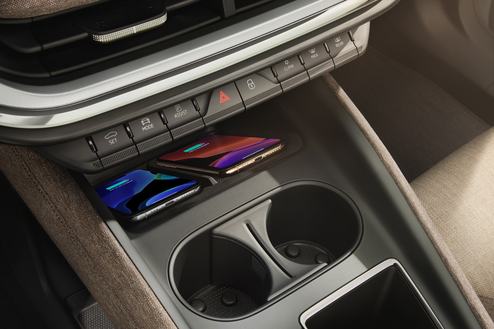 enyaq iV supporto cellulare