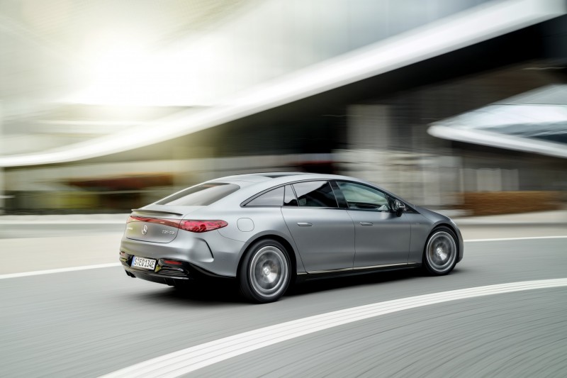 Mercedes EQS AMG su strada