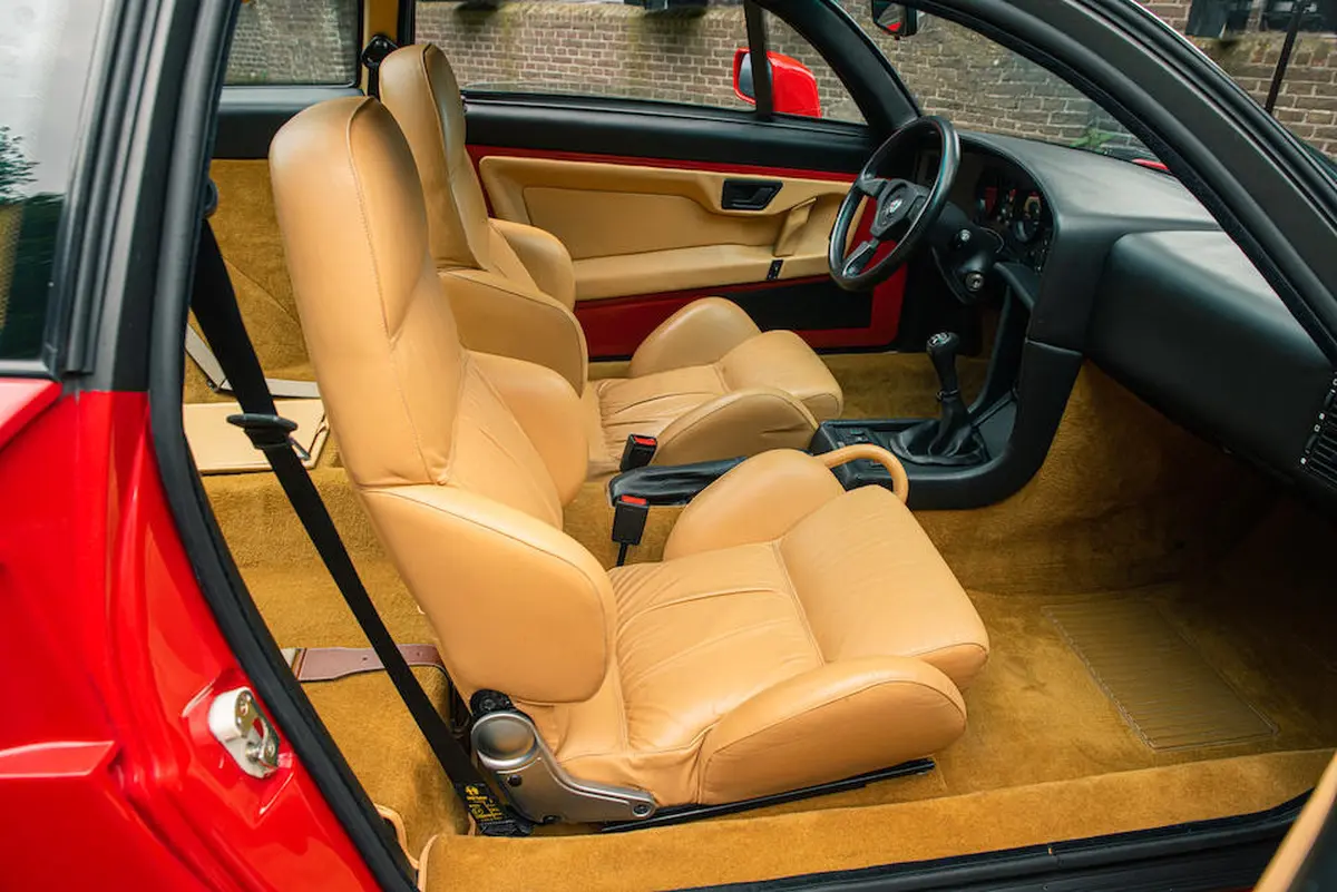 Alfa Romeo SZ in vendita interni