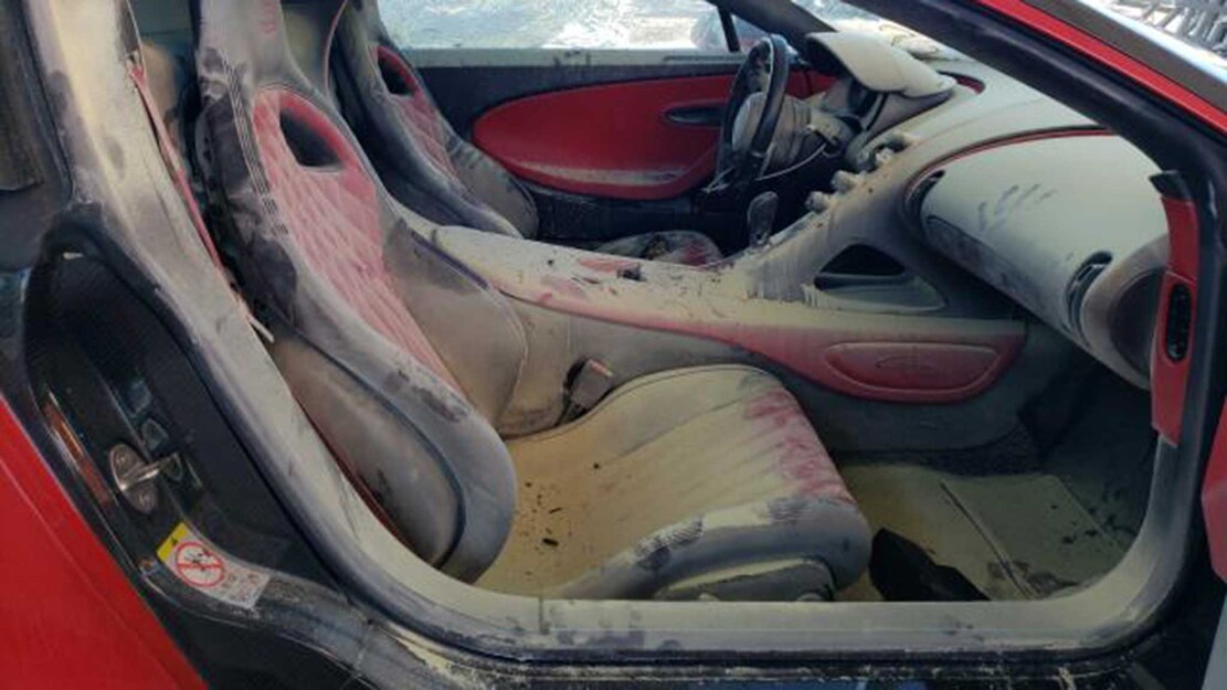 Bugatti Chiron carbonizzata interni