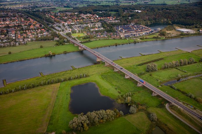 Rijnbrug tot maandagochtend gesloten door werkzaamheden