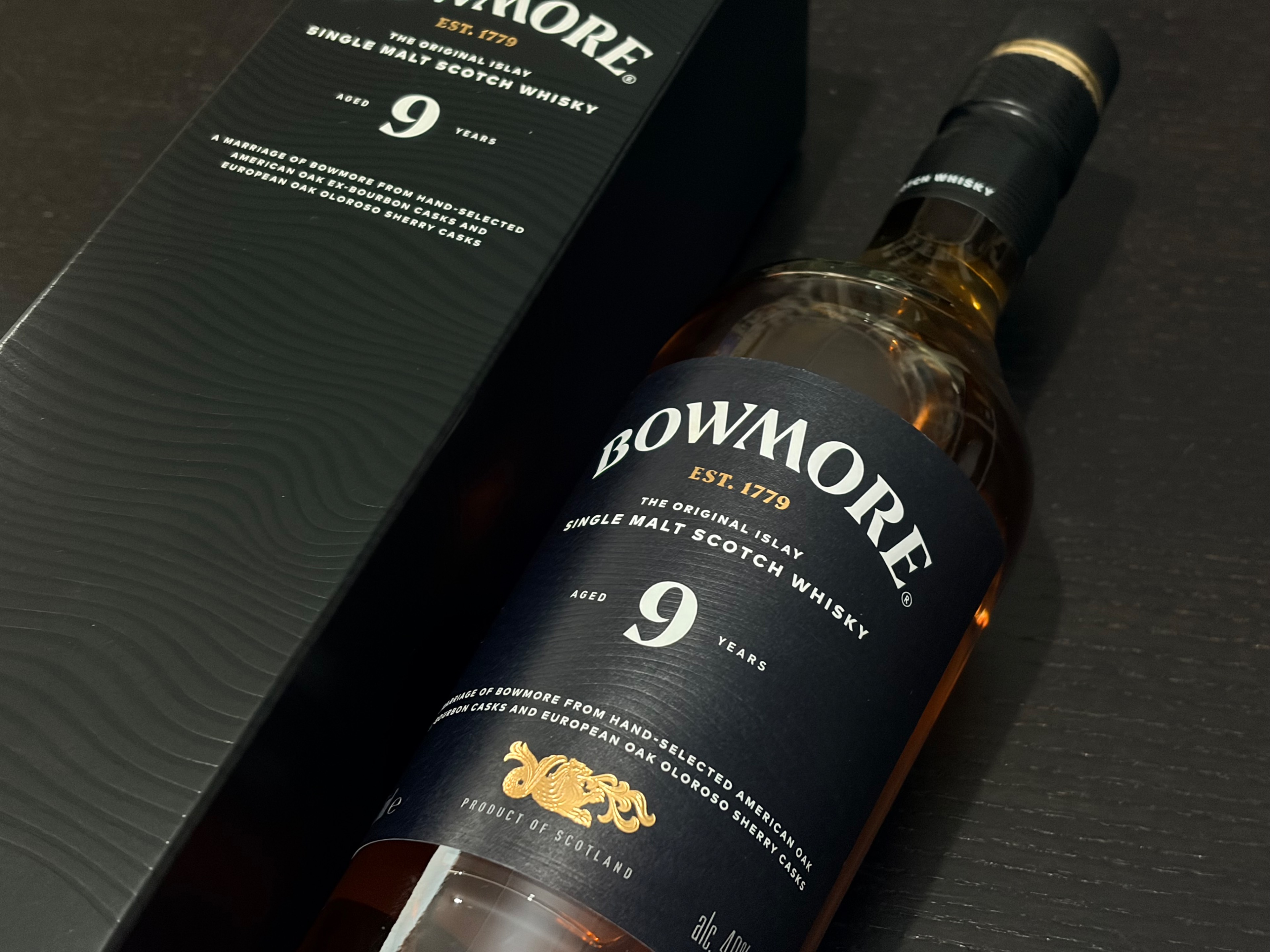 Bowmore 9 Year Old Whisky Review: Gentle peat, dried fruit, and 